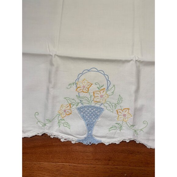 Vintage embroidered pillowcases set of 2 floral basket design white cotton lace - Picture 9 of 11
